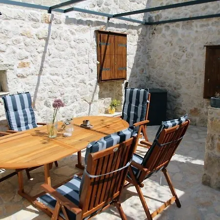 Mountain Stone With Pool Stanici