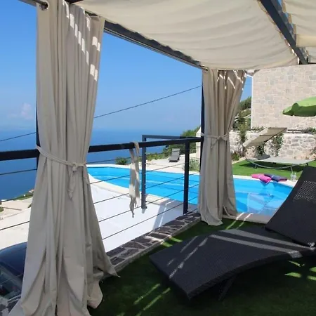 Mountain Stone With Pool Stanici