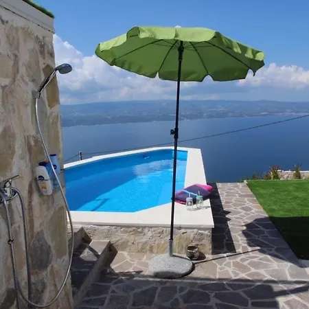 Mountain Stone With Pool וילה *